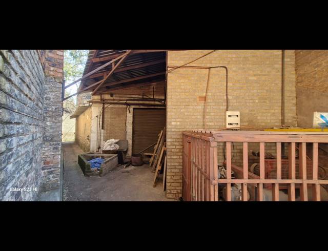 1,500M² WAREHOUSE FOR SALE IN NEW CENTRE